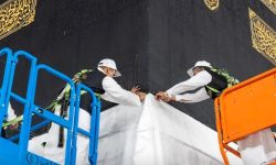 رفع كسوة الكعبة المشرفة استعدادا لموسم الحج